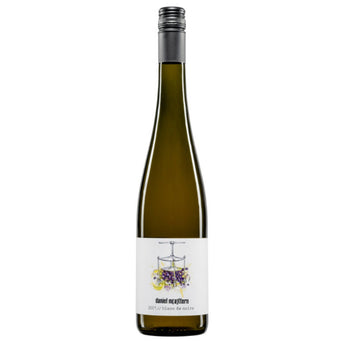 Flasche Blanc de Noir vom Weingut Daniel Mattern mit fruchtigem, hellem Wein