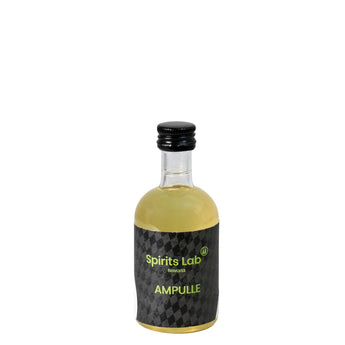 Kleine Flasche Limoncello von Spirits Lab Bavaria vor weißem Hintergrund
