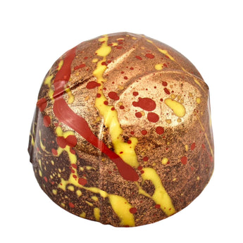 Vegane Praline mit Mango-Passionsfrucht-Füllung in dunkler Schokolade
