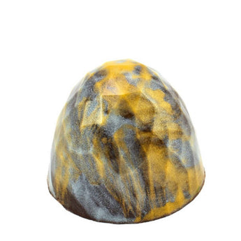 Maasz Schokolade Nougat-Praline mit Zartbitterhülle und cremiger Nougatfüllung