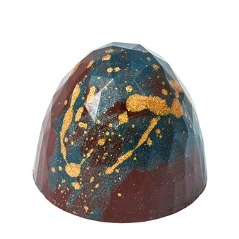 Handgemachte Praline mit einem deutschen Whisky, dem Slyrs 51