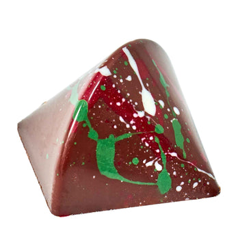 Winterliche Marzipanfüllung in einer handgemachten Praline