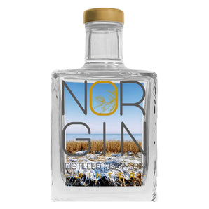 Flasche Norgin Almond & Orange Gin mit stimmungsvollem Etikett