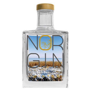 Flasche Norgin Almond & Orange Gin mit stimmungsvollem Etikett