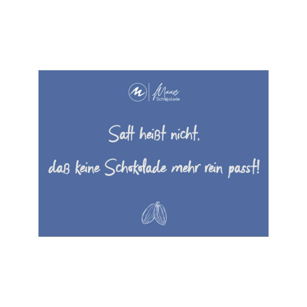 Postkarte mit dem Spruch „Satt heißt nicht, dass keine Schokolade mehr rein passt!“