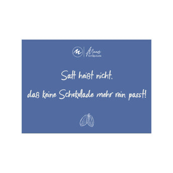 Postkarte mit dem Spruch „Satt heißt nicht, dass keine Schokolade mehr rein passt!“