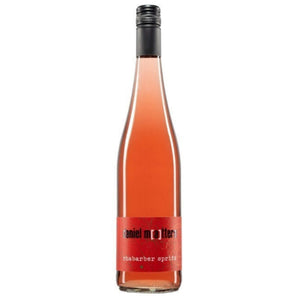Flasche Rhabarber Spritz vom Weingut Mattern - trockener Wein mit pinkem Twist