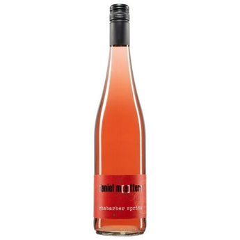 Flasche Rhabarber Spritz vom Weingut Mattern - trockener Wein mit pinkem Twist