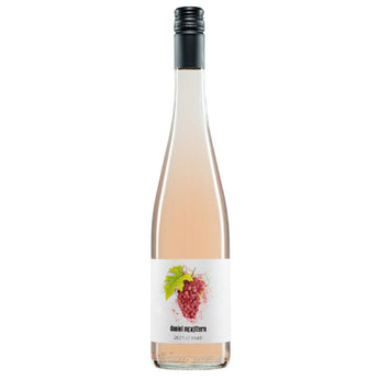 Roséweinflasche von Daniel Mattern - elegant, trocken, beerig-frisch