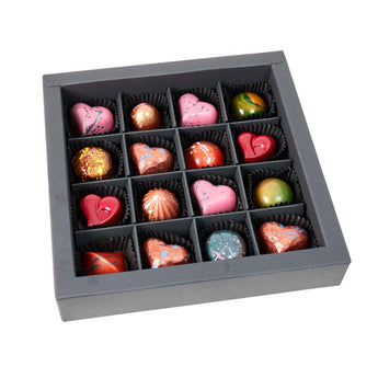 Von Herzen Pralinenbox mit handgefertigten Herzpralinen in hochwertiger Geschenkverpackung