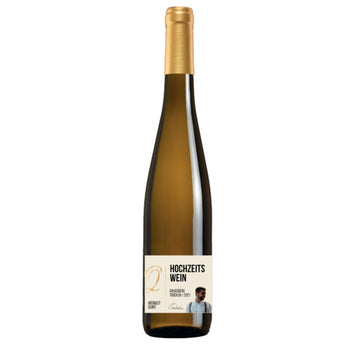 Trockener Riesling vom Weingut Quint, goldgelb mit Pfirsich- & Citrusnoten
