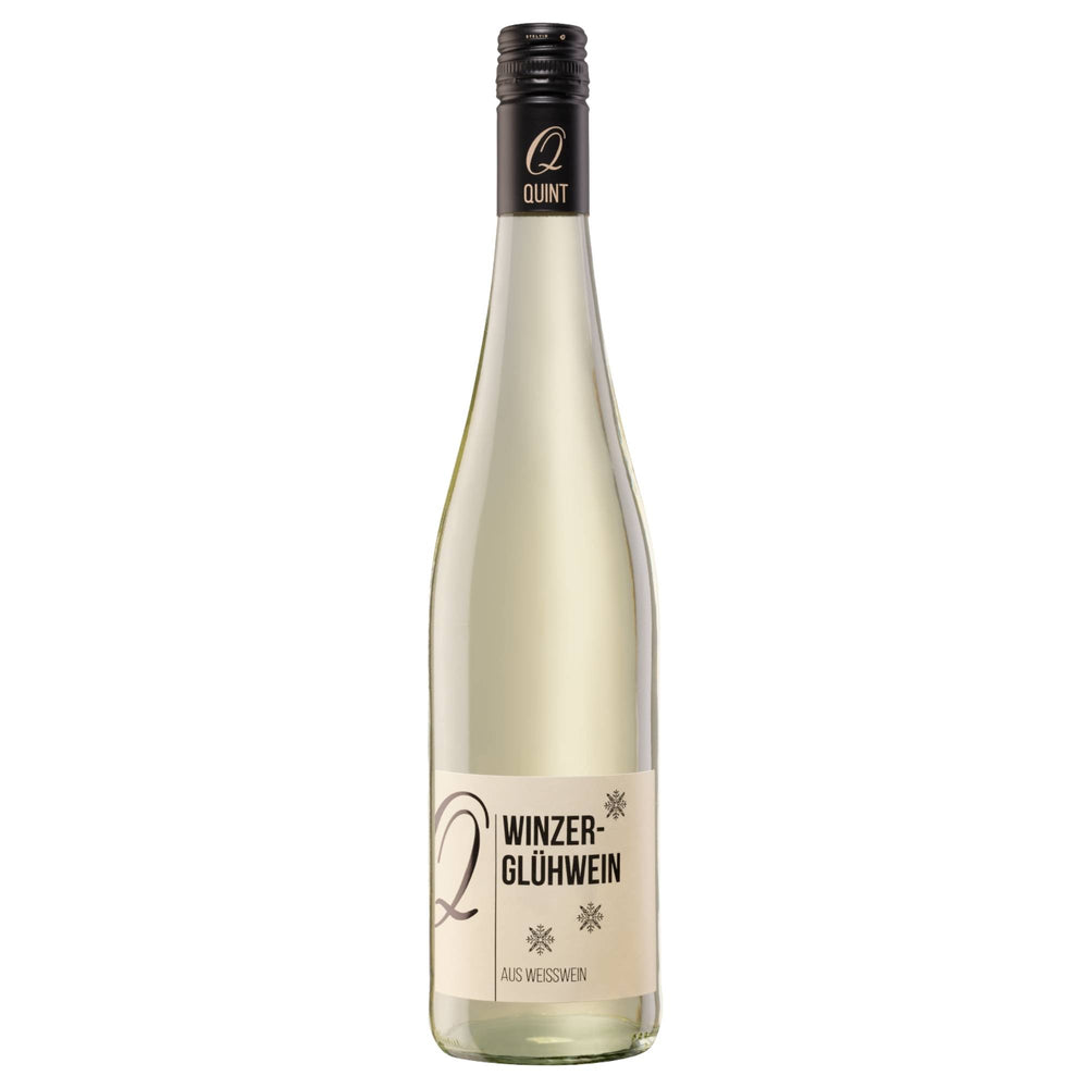 Winzer-Glühwein weiss „Ein Wintermärchen“ vom Weingut Quint in klarer Flasche mit schlichtem Etikett.