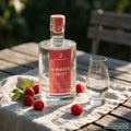 Brennlust Himbeergeist - klare, fruchtige Spirituose aus Himbeeren in transparenter Flasche.
