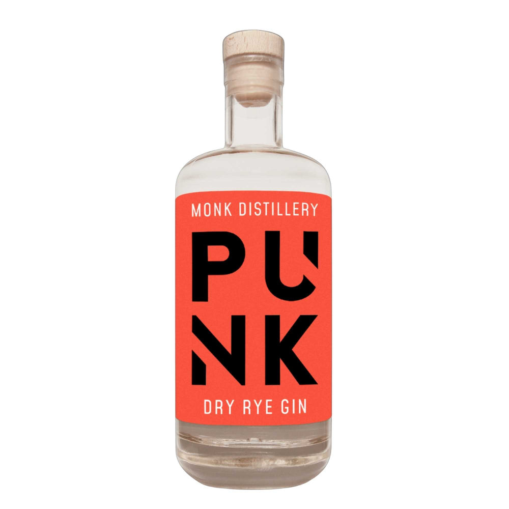 Große Flasche PUNK Dry Rye Gin von Spirits Lab Bavaria vor weißem Hintergrund