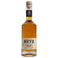 Betz Single Malt Whisky Master Blend - bernsteinfarbener Whisky in hoher Flasche und elegantem Etikett.
