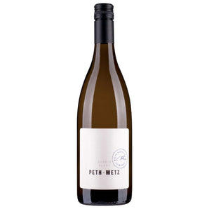 Flasche Chenin Blanc vom Weingut Peth-Wetz auf hellem Untergrund
