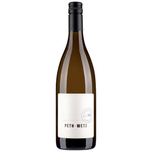 Flasche Sauvignon Blanc von Peth-Wetz – frischer Weißwein mit exotischer Note