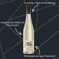 Winzer-Glühwein weiss „Ein Wintermärchen“ vom Weingut Quint in klarer Flasche mit schlichtem Etikett.
